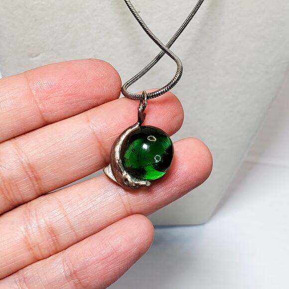 925 Dolphin Wrapped Around Green Glass Ball Charm 16" Necklace Retro - Picture 8 of 9